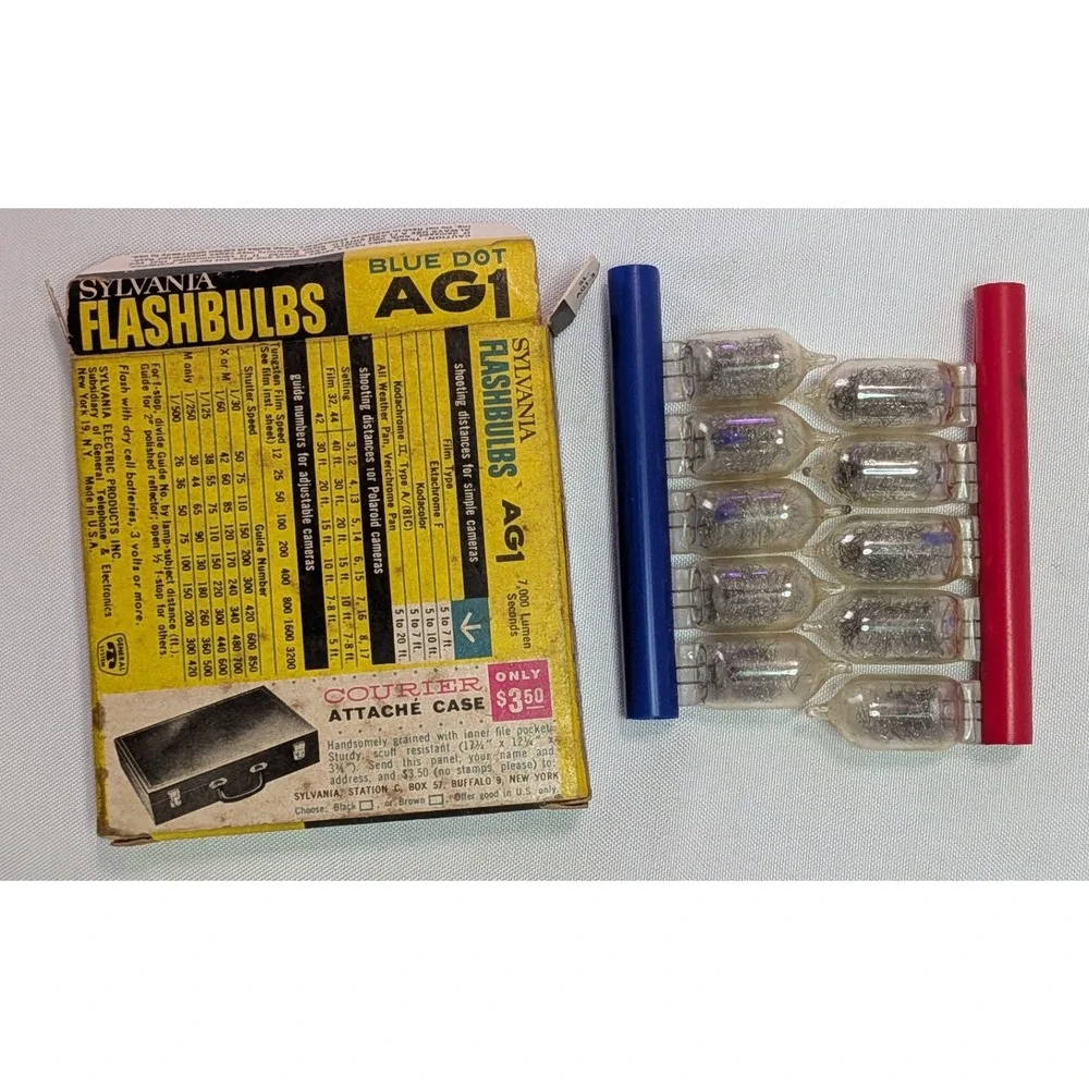 Sylvania Flashbulbs AG1 Blue Dot 10 Count Vintage Camera Bulbs Good Made USA